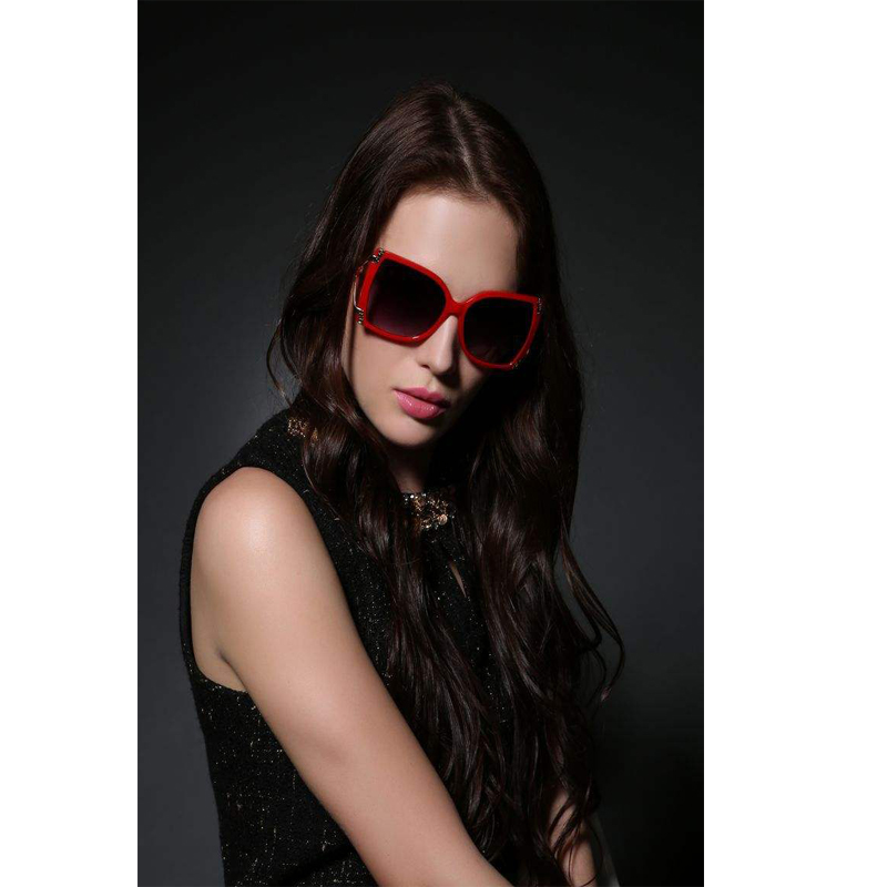 Las gafas de sol plásticas de las mujeres, lente de protección UV 400, pedidos del OEM son agradables